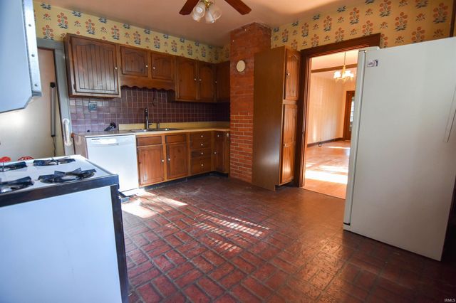 5900 Newburgh Road, Evansville, IN 47715