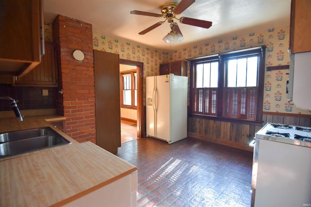 5900 Newburgh Road, Evansville, IN 47715