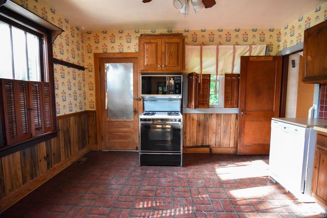5900 Newburgh Road, Evansville, IN 47715