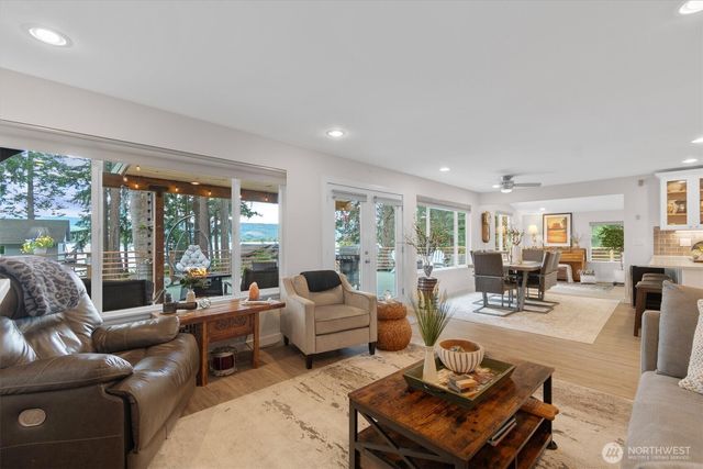 5 W Cape Horn Road, Cathlamet, WA 98612