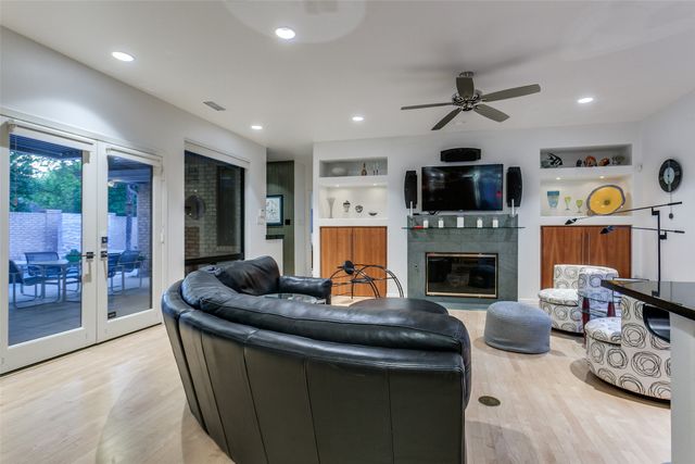 5804 Preston Fairways Drive, Dallas, TX 75252