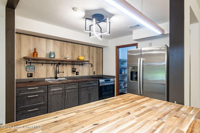 9000 Manchester Lane 20f, West Melbourne, FL 32904