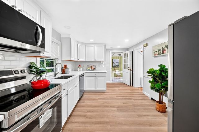 12 Fisher Terrace, Woburn, MA 01801