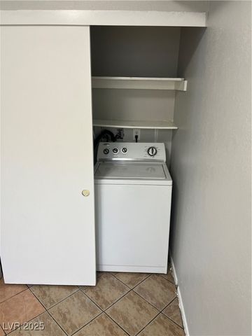 579 Roxella Lane D, Las Vegas, NV 89110