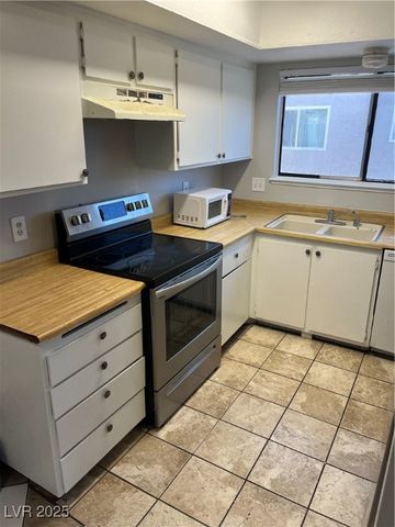 579 Roxella Lane D, Las Vegas, NV 89110