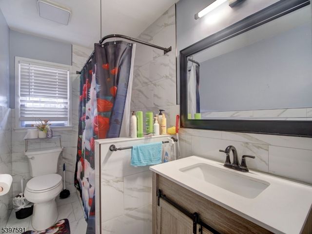 221 Chincopee Ave, Hopatcong Boro, NJ 07843