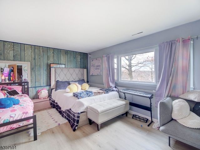 221 Chincopee Ave, Hopatcong Boro, NJ 07843