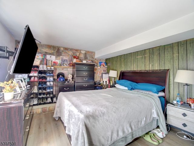 221 Chincopee Ave, Hopatcong Boro, NJ 07843