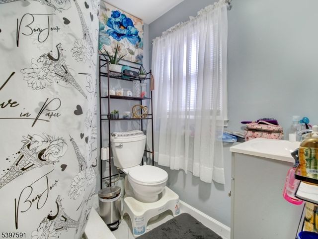 221 Chincopee Ave, Hopatcong Boro, NJ 07843