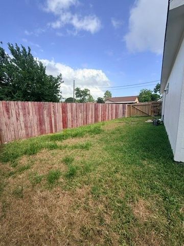 408 Miriam Avenue, Baytown, TX 77520