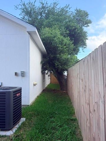 408 Miriam Avenue, Baytown, TX 77520