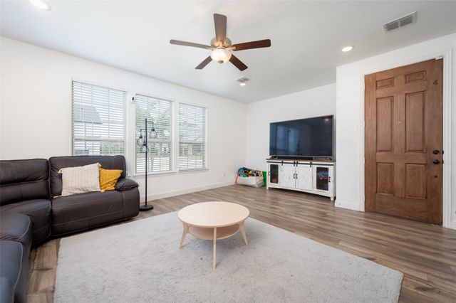 4567 Cypress Thorn Drive, Arlington, TX 76005