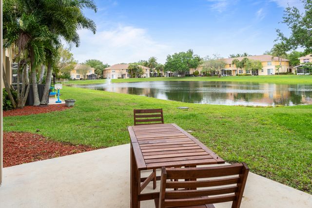 462 Rainbow Springs Terrace, Royal Palm Beach, FL 33411