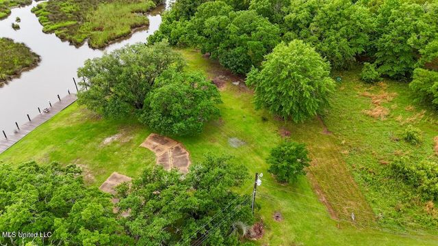 Eagle Point Circle, Biloxi, MS 39532