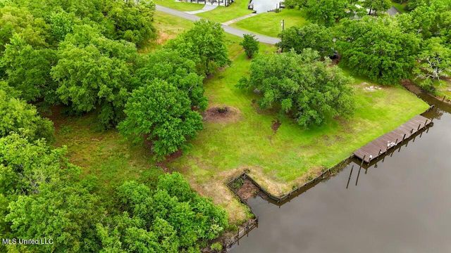 Eagle Point Circle, Biloxi, MS 39532