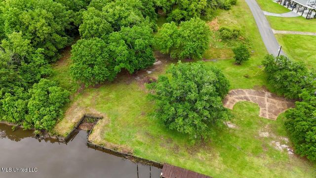 Eagle Point Circle, Biloxi, MS 39532