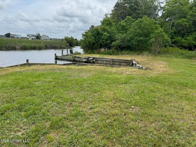 Eagle Point Circle, Biloxi, MS 39532