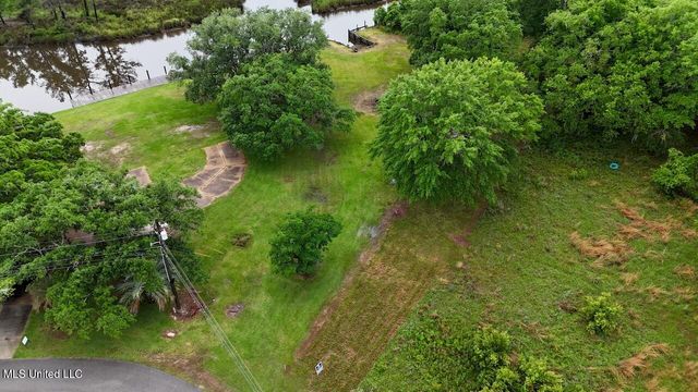 Eagle Point Circle, Biloxi, MS 39532