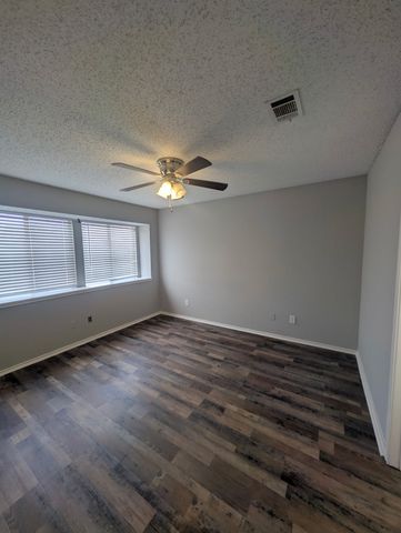 1125 Highpoint Road, Bedford, TX 76022