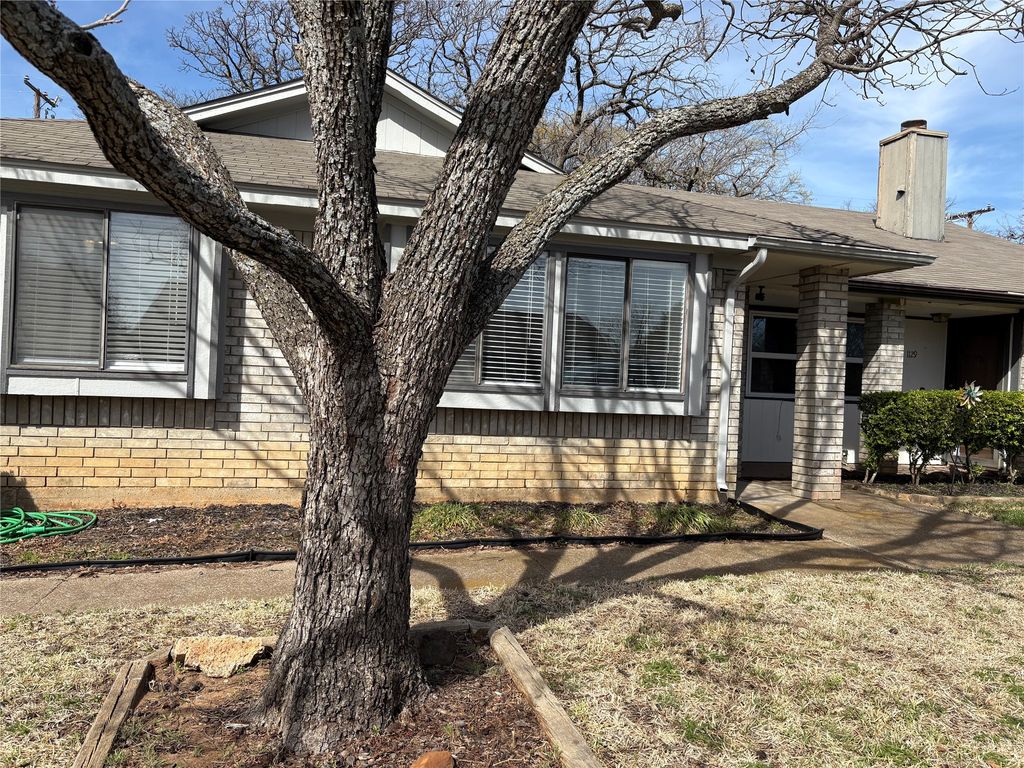 1125 Highpoint Road, Bedford, TX 76022