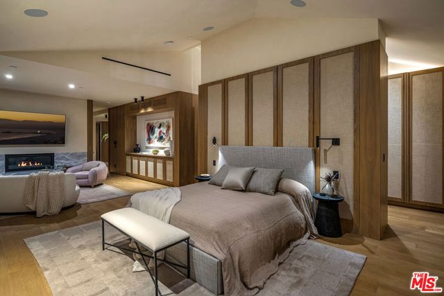 1600 Rising Glen Road, Los Angeles, CA 90069