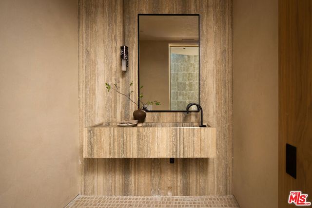 1600 Rising Glen Road, Los Angeles, CA 90069