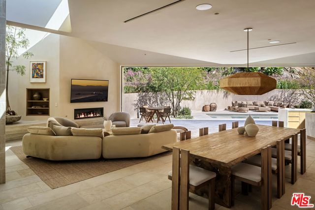 1600 Rising Glen Road, Los Angeles, CA 90069