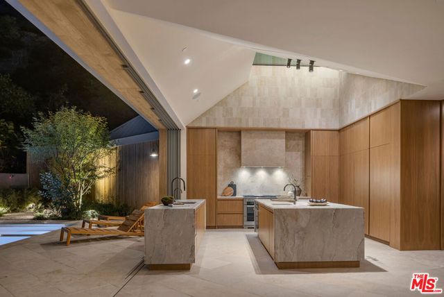 1600 Rising Glen Road, Los Angeles, CA 90069