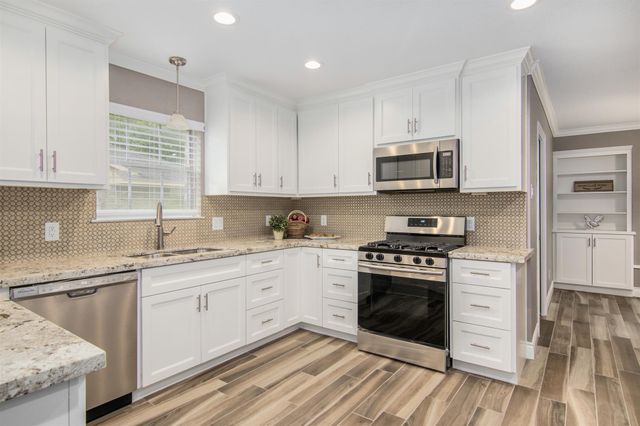 2904 Frostwood Circle, Dickinson, TX 77539