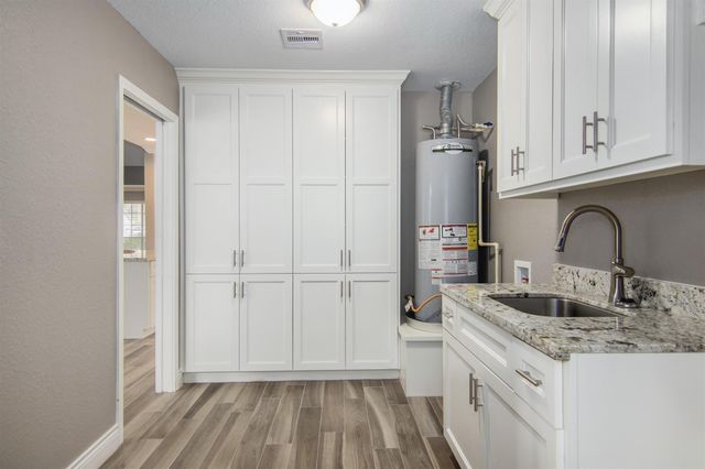 2904 Frostwood Circle, Dickinson, TX 77539