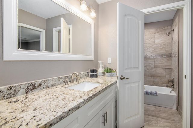 2904 Frostwood Circle, Dickinson, TX 77539