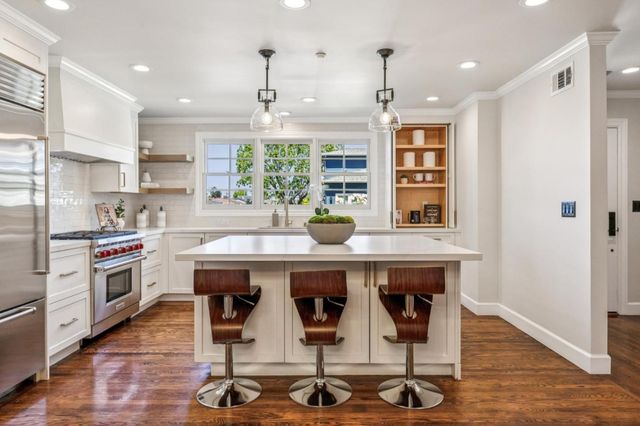 806 Fiesta Drive, San Mateo, CA 94403