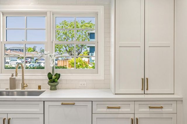 806 Fiesta Drive, San Mateo, CA 94403
