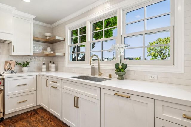806 Fiesta Drive, San Mateo, CA 94403