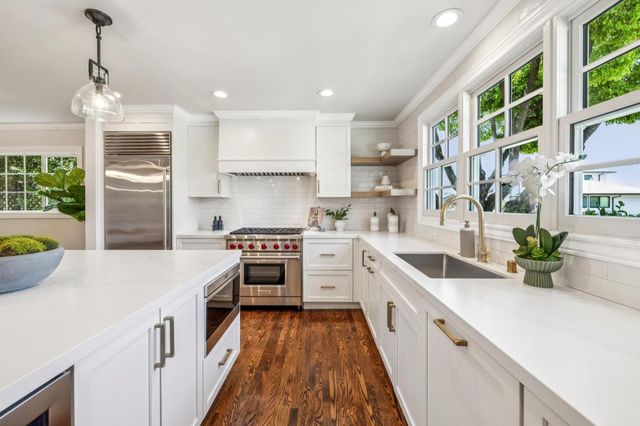 806 Fiesta Drive, San Mateo, CA 94403