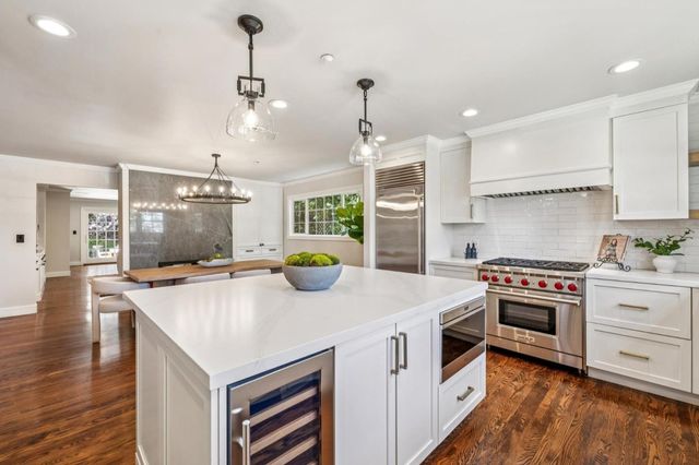 806 Fiesta Drive, San Mateo, CA 94403