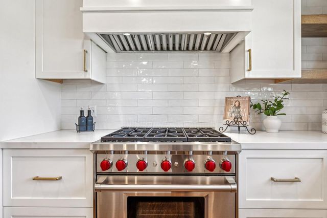 806 Fiesta Drive, San Mateo, CA 94403