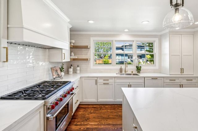 806 Fiesta Drive, San Mateo, CA 94403