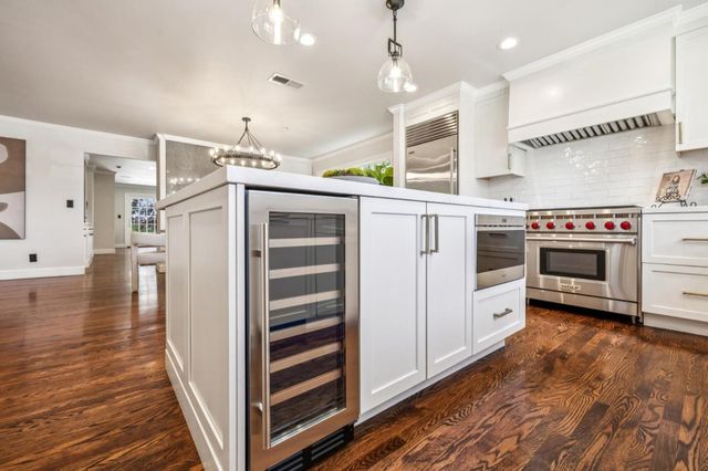 806 Fiesta Drive, San Mateo, CA 94403