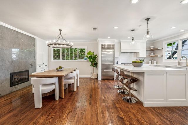 806 Fiesta Drive, San Mateo, CA 94403