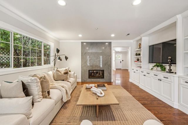 806 Fiesta Drive, San Mateo, CA 94403