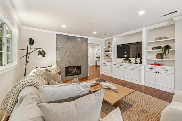 806 Fiesta Drive, San Mateo, CA 94403