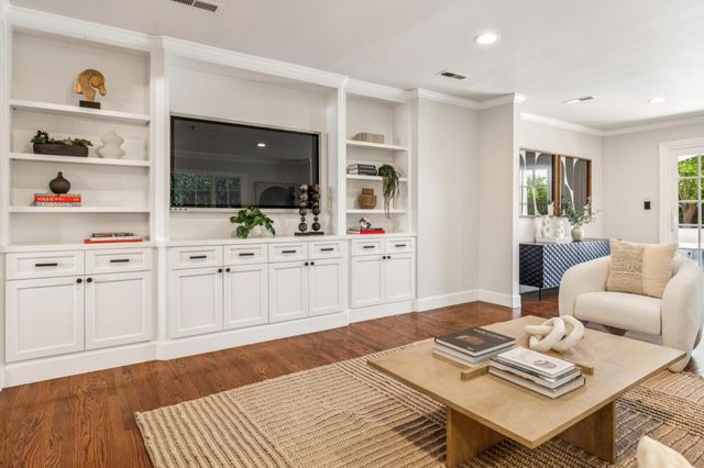 806 Fiesta Drive, San Mateo, CA 94403