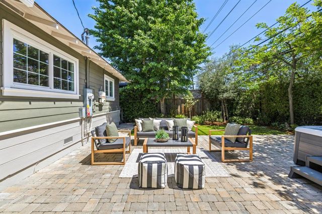 806 Fiesta Drive, San Mateo, CA 94403