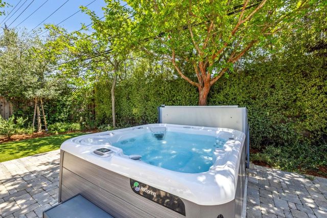 806 Fiesta Drive, San Mateo, CA 94403