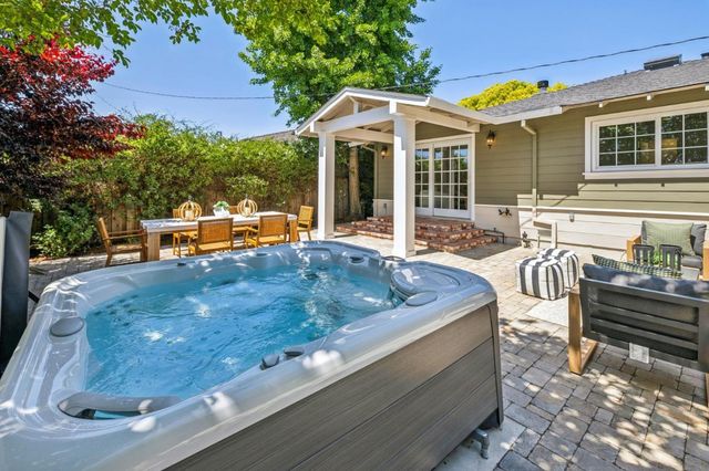 806 Fiesta Drive, San Mateo, CA 94403
