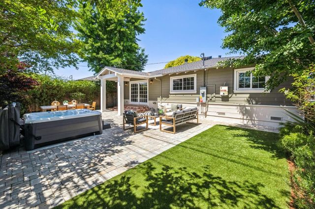 806 Fiesta Drive, San Mateo, CA 94403