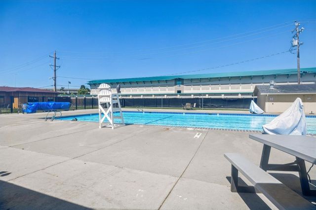 806 Fiesta Drive, San Mateo, CA 94403
