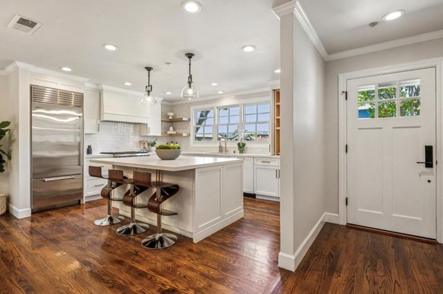 806 Fiesta Drive, San Mateo, CA 94403