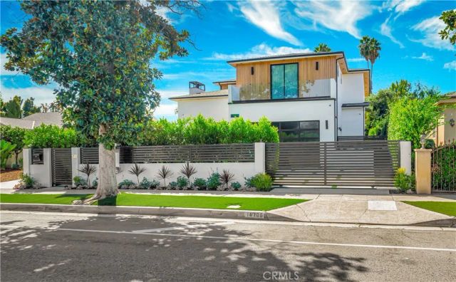16706 Magnolia, Encino, CA 91436